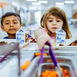 kids serving food